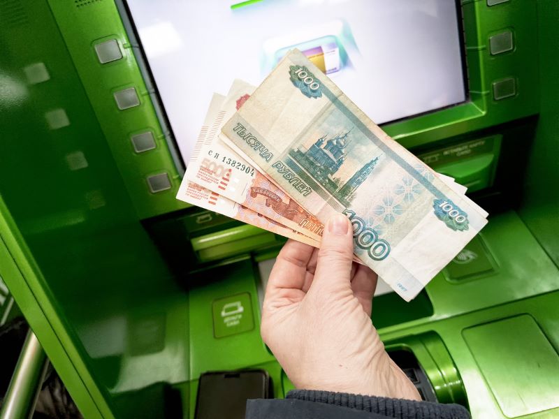 Доля россиян, хранящих сбережения в наличных, выросла до 38% Доля россиян, хранящих сбережения в наличных, выросла до 38%